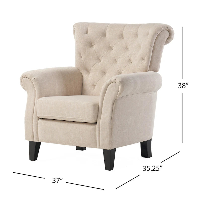 Poltrona singola in tessuto beige con braccioli arrotolati e bottoni decorativi