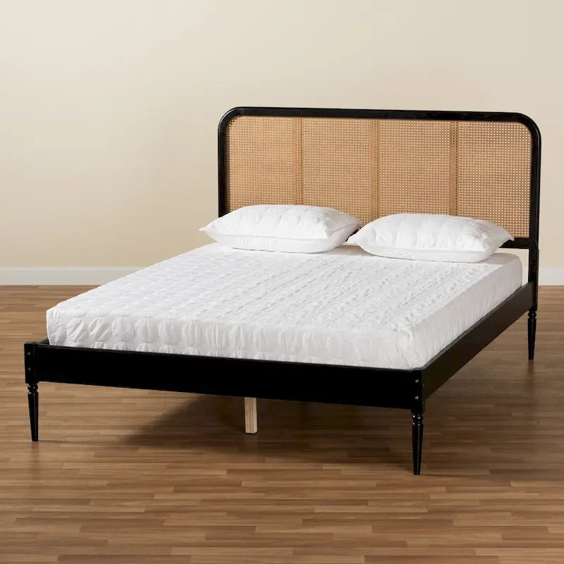 Letto matrimoniale Queen in carbone di legna con testiera in rattan intrecciato in stile Mid-Century
